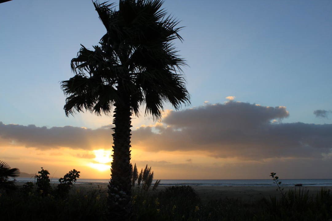 Sonnenuntergang vom Balkon Beach Abode Beachfront Lodge