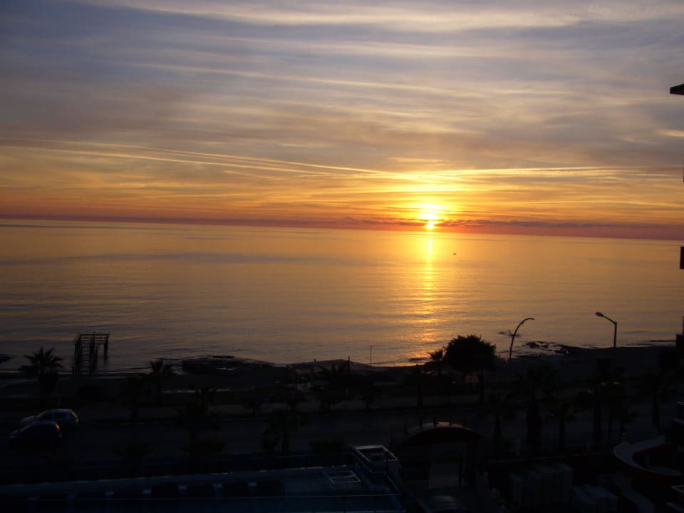 Sonnenuntergang aus Zimmer in der 4. Etage Sunprime C-Lounge