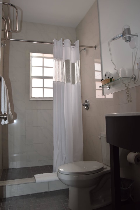 Helles Bad The Clay Hotel