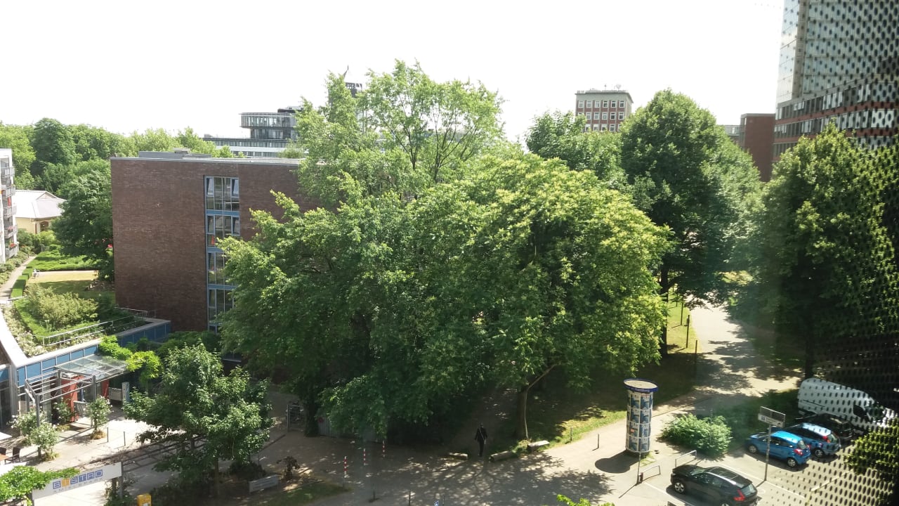 Ein Blick aus dem Fenster im 5. OG ARCOTEL Onyx Hamburg