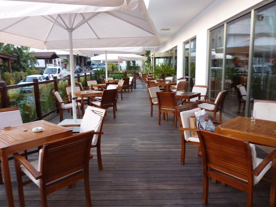 Terrasse bei Lobbybar Ramada Plaza by Wyndham Antalya