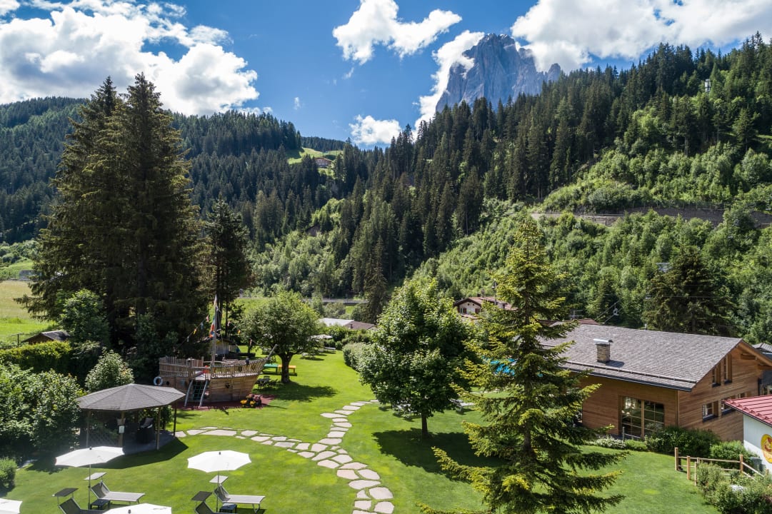 Gartenanlage Family Hotel Posta