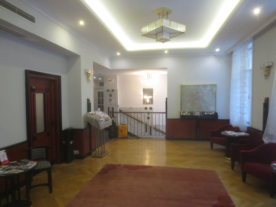 Lobby Carlton Opera Hotel