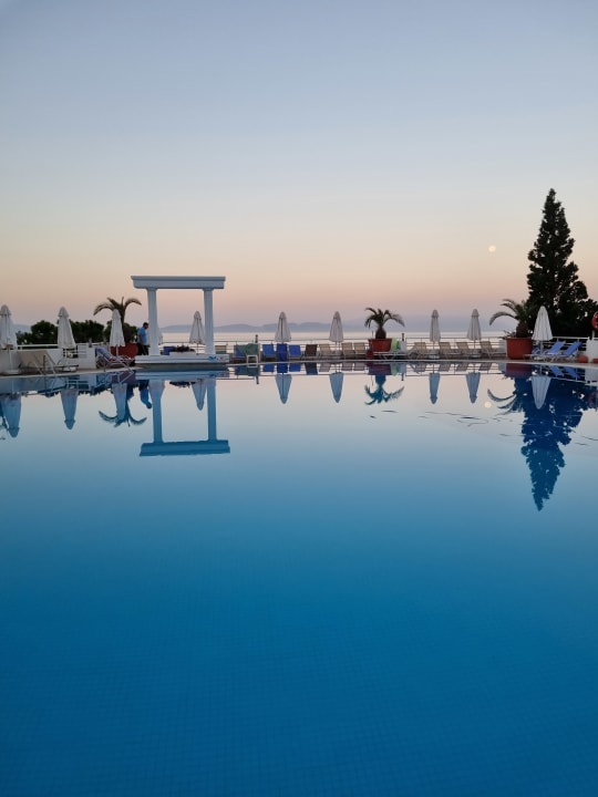 Pool Korumar Hotel De Luxe