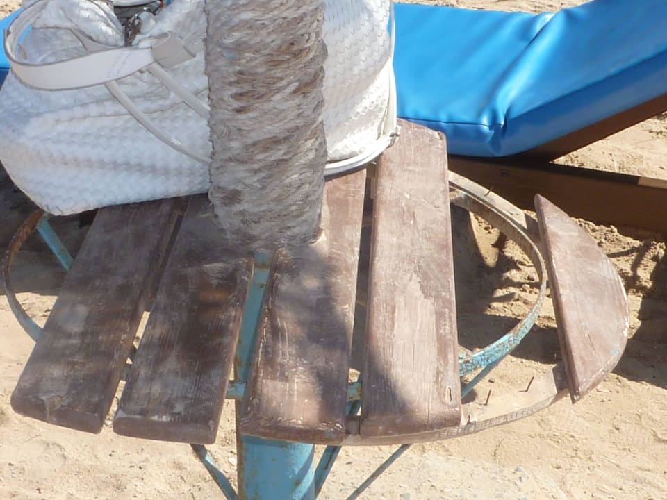 Kaputter Tisch/rostige Nägel Swisstouch Oriental Resort Marsa Alam