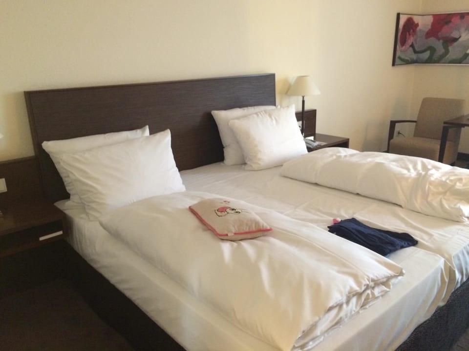 Sehr großes und bequemes Bett Ramada Nürnberg Parkhotel