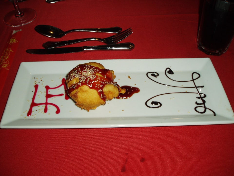 Lecker gebackenes Eis im Fernost-Restaurant Zen Hotel Royal Dragon