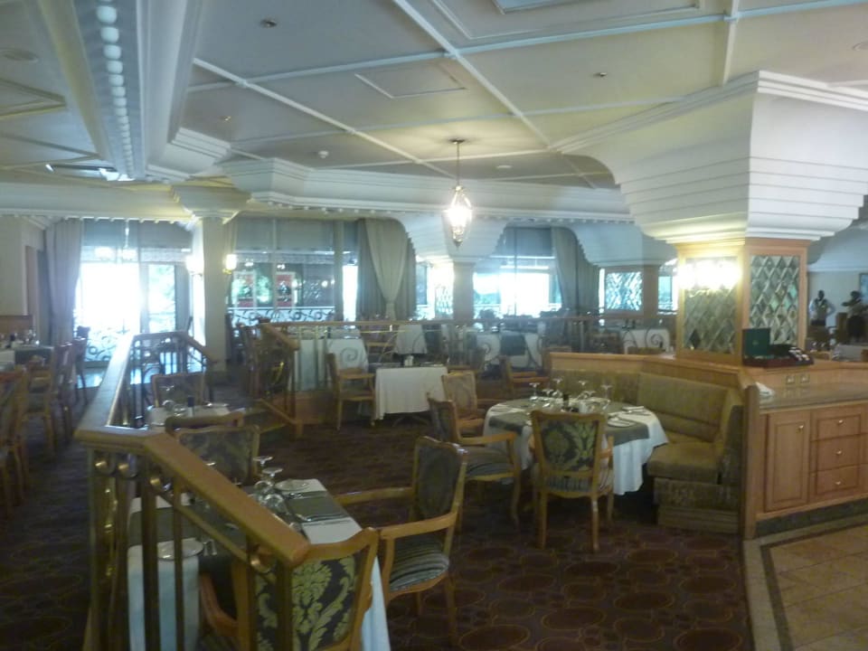 Guten Appetit Safari Court Hotel