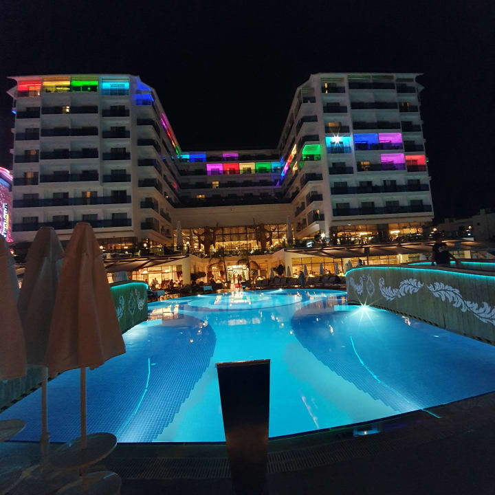 Sonstiges Azura Deluxe Resort & Spa Hotel