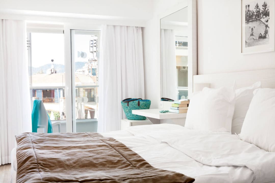 Sunprime Beachfront  The Beachfront Hotel