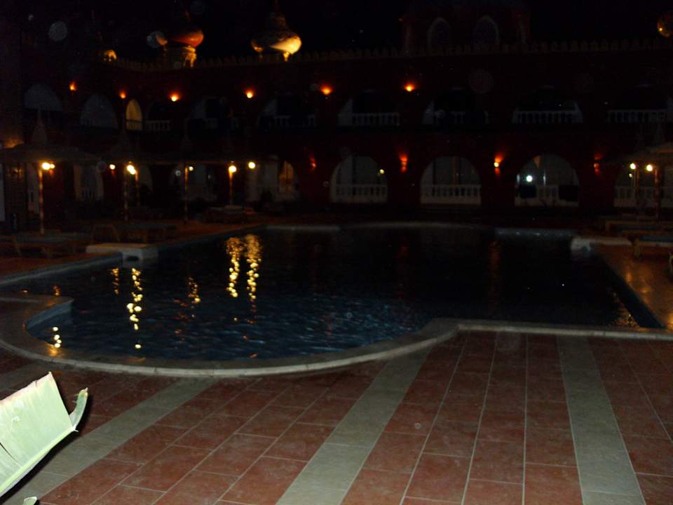 Pool abends Pickalbatros Alf Leila Wa Leila Resort - Neverland Hurghada