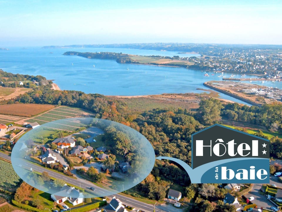 L'hôtel de la baie vu du ciel Hotel de la baie de Paimpol