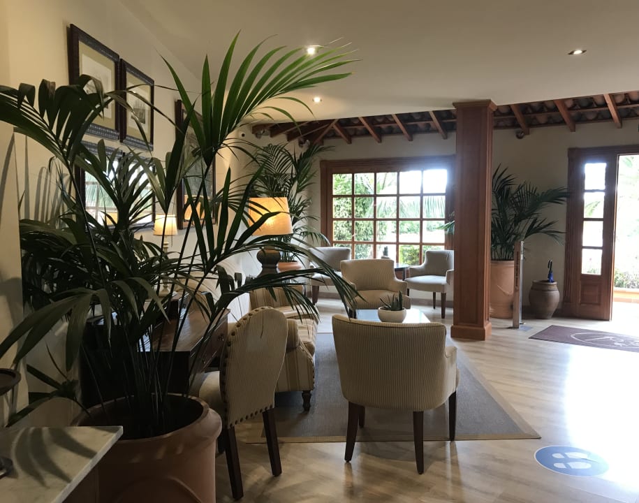 Lobby Apartments Ambassador