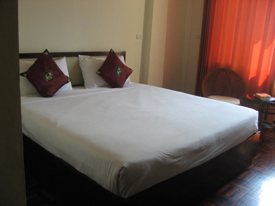 Doppelbett Palm Garden Hotel