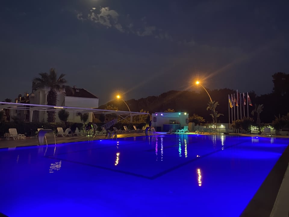 Pool Maya World Park Hotel