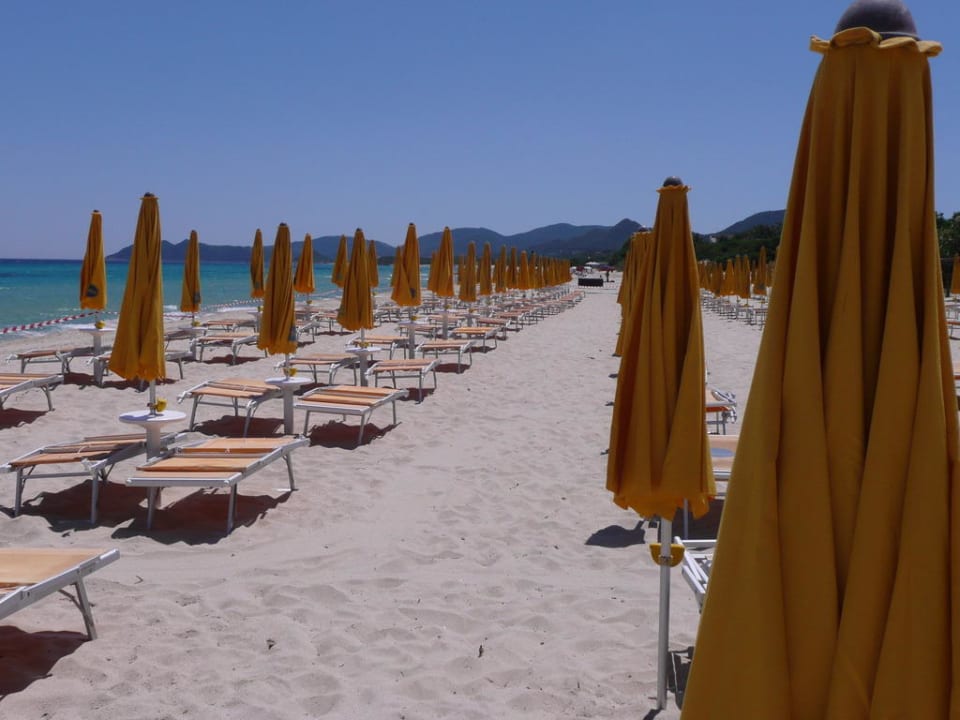 Strand im Juni vor der Hauptsaison TH Costa Rei Free Beach Resort