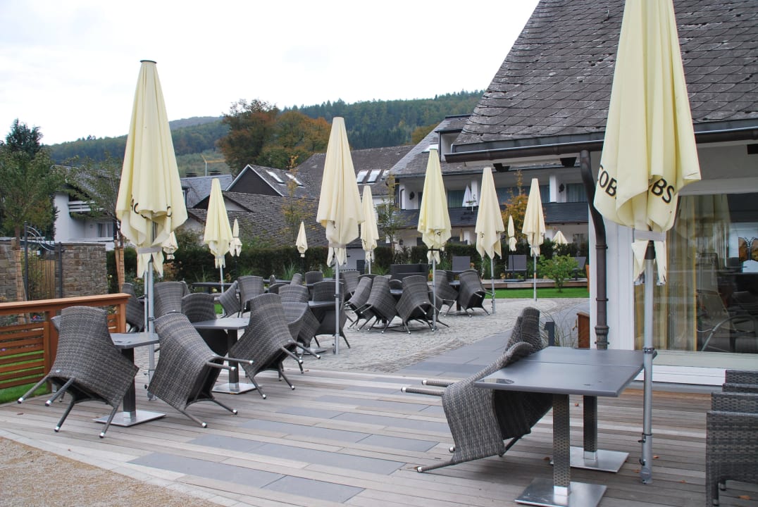 Blick in den neuen Biergarten Landhotel Voss