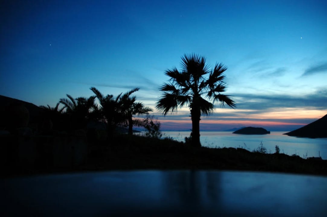 Abendstimmung auf der privaten Terrasse Apartments Agios Pavlos