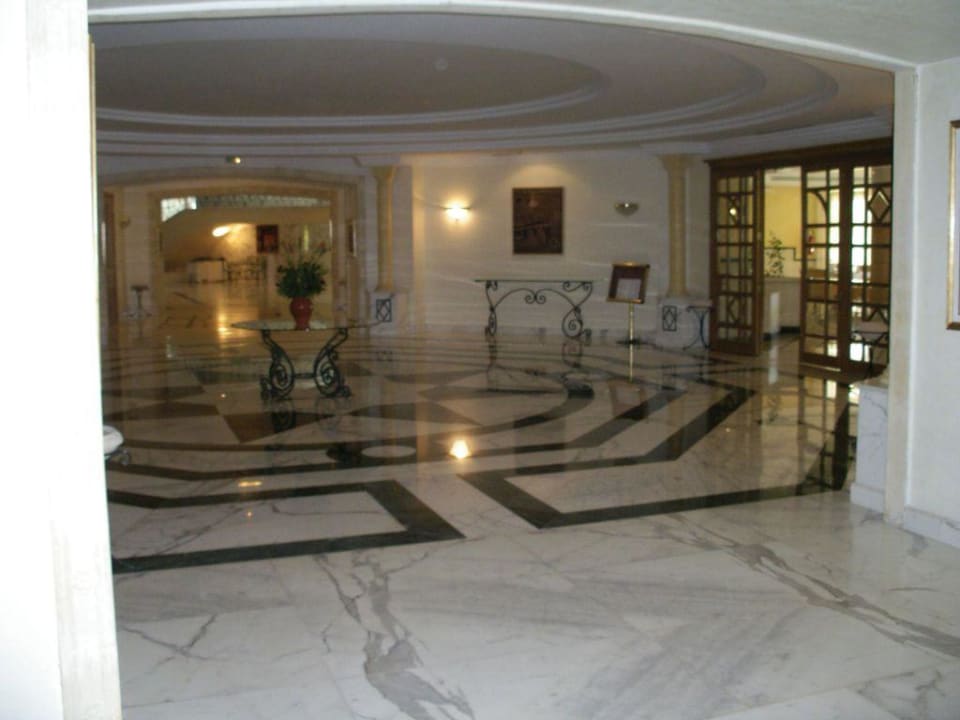 Gang von Lobby/Schwimmbad Oceana Hotel & Spa