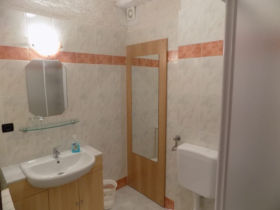 Zimmer Rooms and Apartment Feral