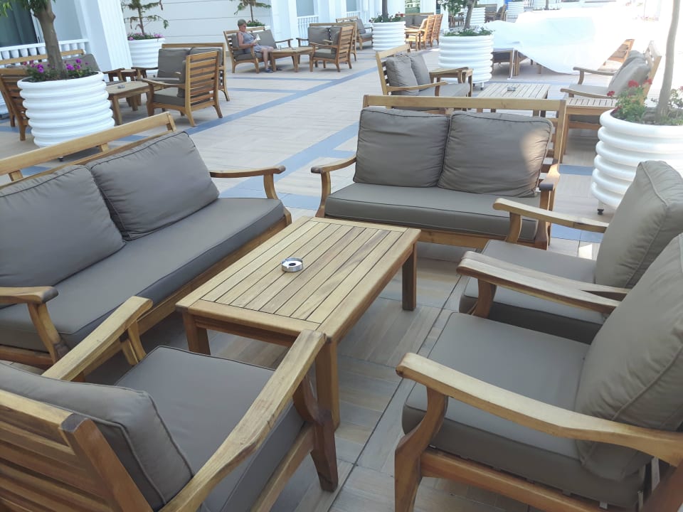 Tolle Sitzgruppe auf den Terrassen Side Royal Palace Hotel & Spa