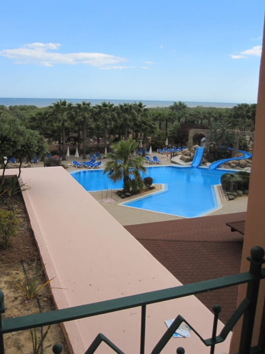 Ausblick zum Pool und Meer Playacanela Hotel