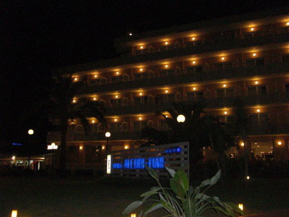 Hotel bei Nacht JS Alcudi Mar