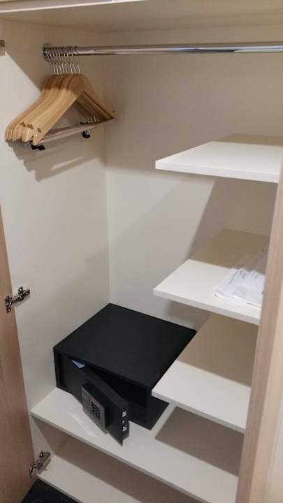 Schrank mit Safe H+ Hotel Darmstadt