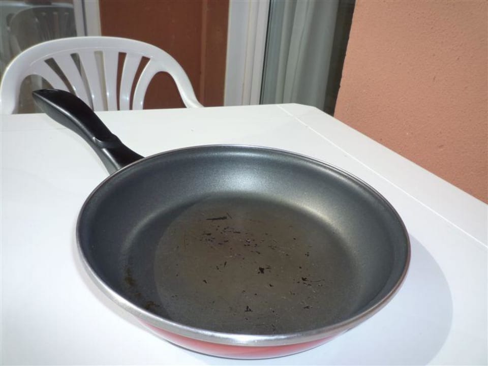 Pfanne mit defekter Beschichtung Ilunion Sancti Petri