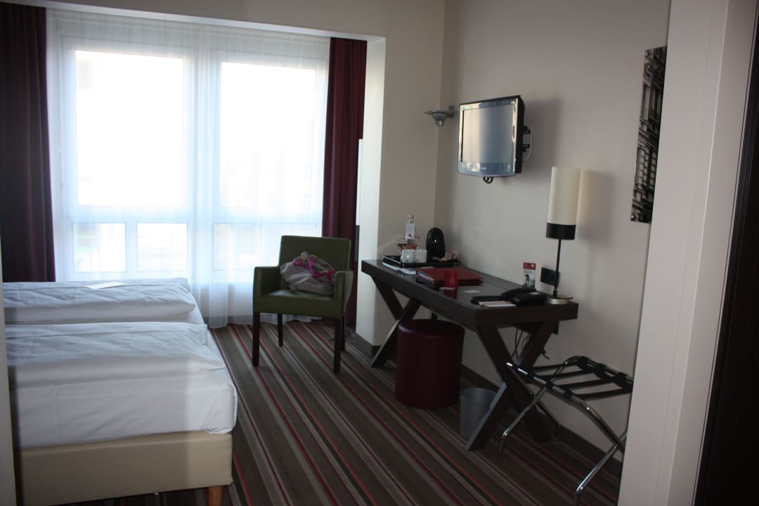 Zimmer vom Eingang fotografiert Leonardo Hotel Berlin