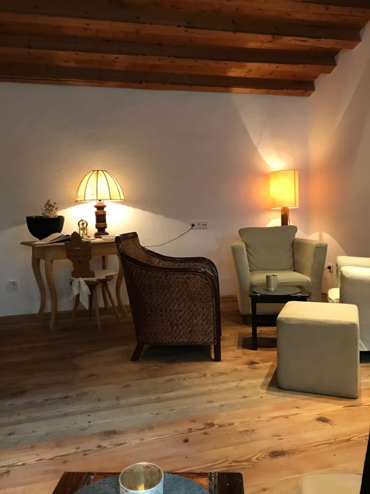 Lobby Strasserwirt - Ansitz zu Tirol