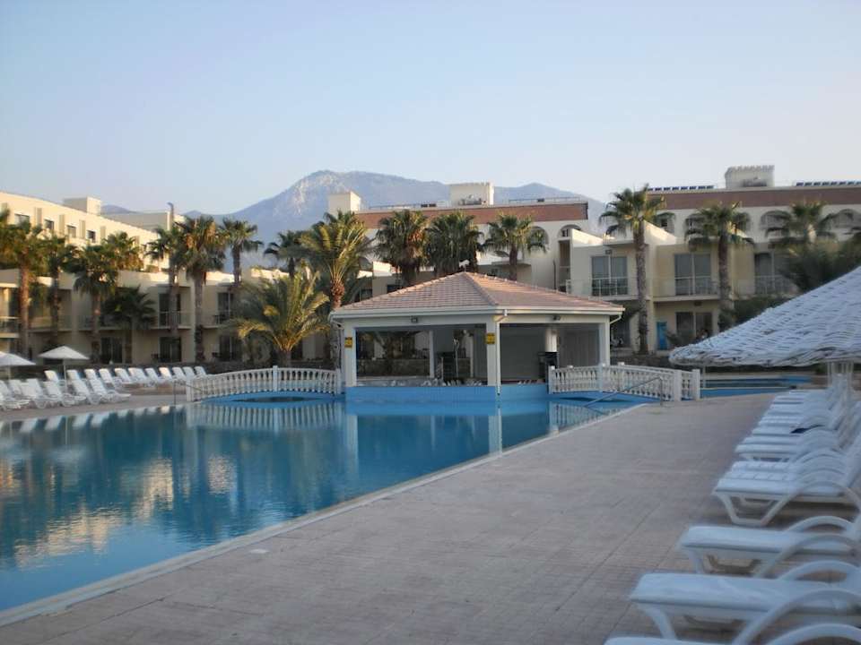 Toller Pool Oscar Resort Hotel