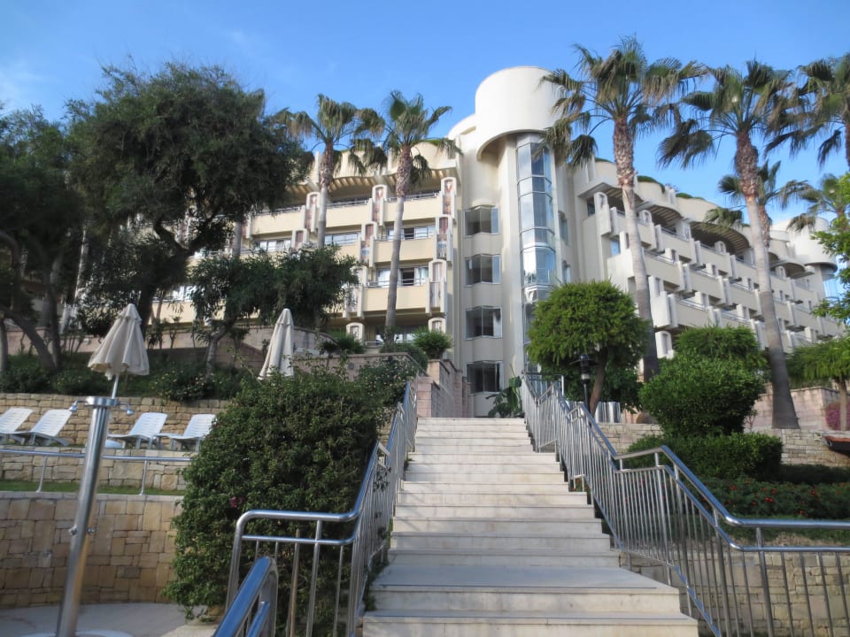 Von der Promenade Melas Resort Hotel