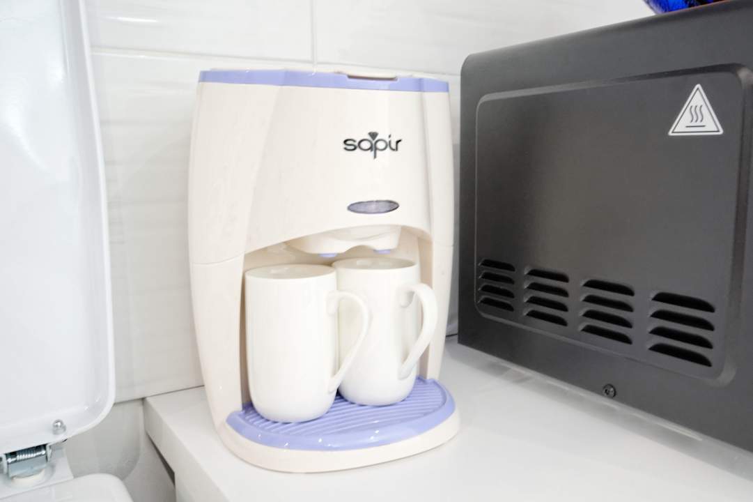 Zimmer Santorini Style in Athens Plaza Luxurys Apartments