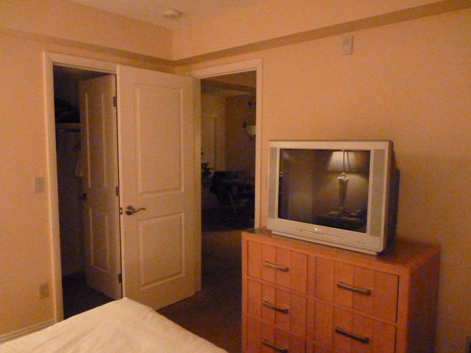 Begehbarer Schrank im Schlafzimmer Hotel Desert Rose Resort