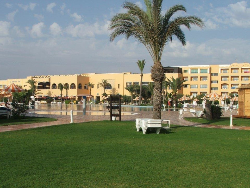 Widok na hotel od strony plaży Nour Palace Resort & Thalasso