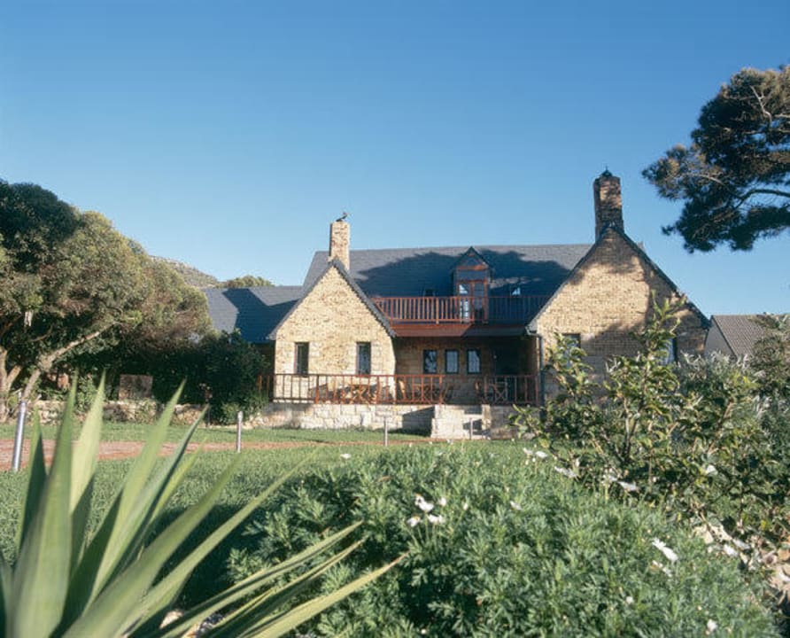 Front view Villa Honeywood Guest House