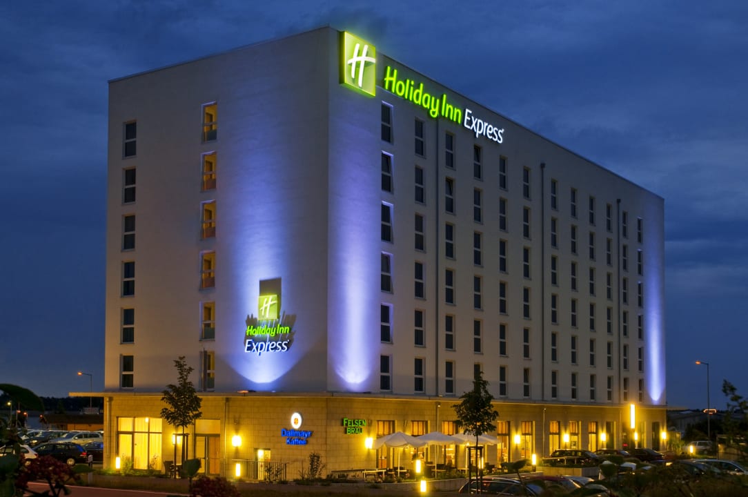Außenansicht Holiday Inn Express Nürnberg - Schwabach