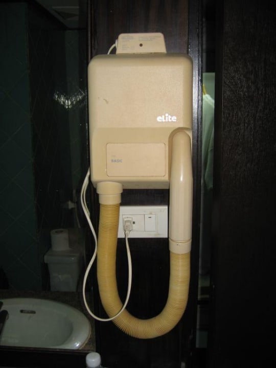 Altertümchen zum Haaretrocknen im Badezimmer Hotel Patong Bay Garden