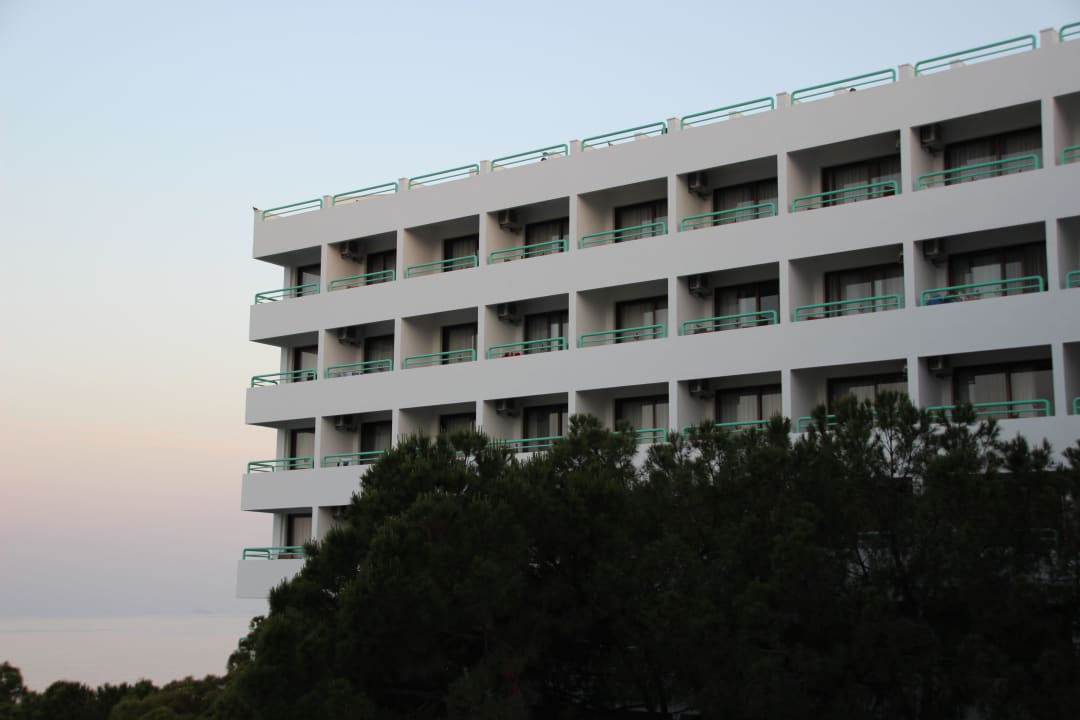 Seitliche Außenansicht Hotel Grand Efe