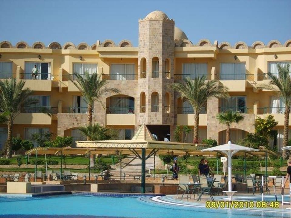 Haupthaus vom Pool aus Utopia Beach Club