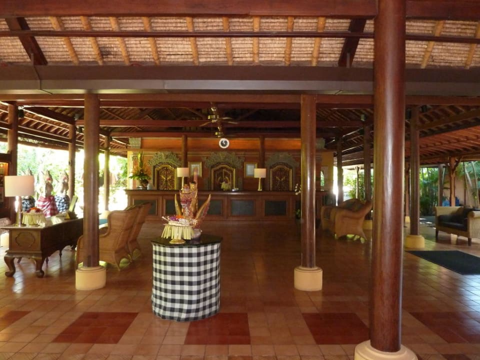 Blick zur Rezeption Puri Santrian