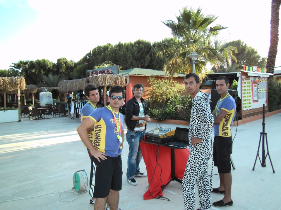 Animationsteam beim aufbau vom Karaoke Abend! Club Turtas Beach Hotel