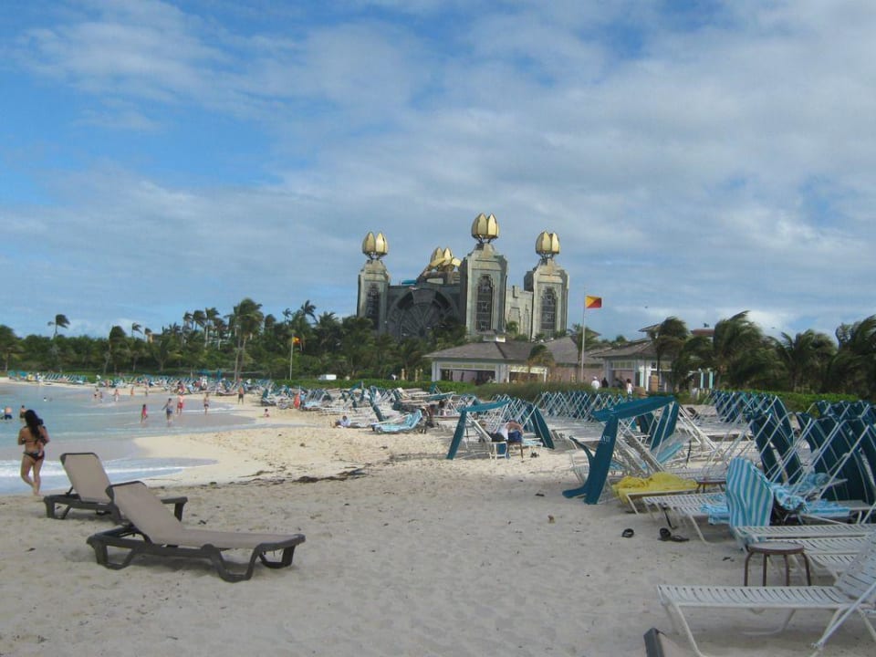 Am Strand vom Atlantis Hotel Atlantis Paradise Island Resort
