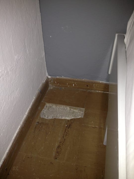 Boden neben Bett Matala Bay Hotel & Apartments