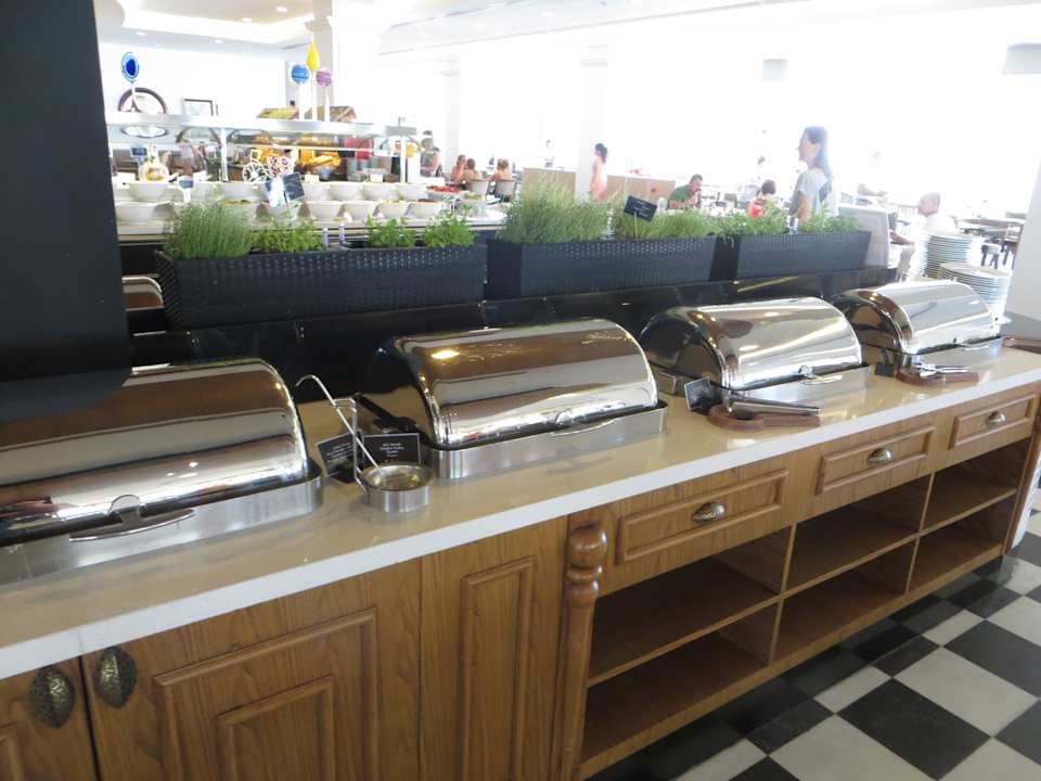 Das reichhaltige Frühstücksbuffet IC Hotels Santai Family Resort