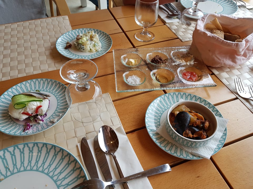 Essen in der Taverne (direkt am Meer) Mitsis Selection Rinela