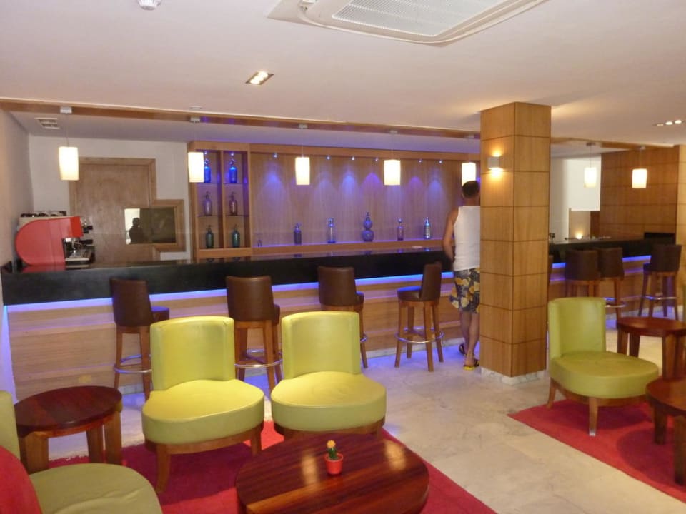 Einer der Bars The Orangers Beach Resort and Bungalows