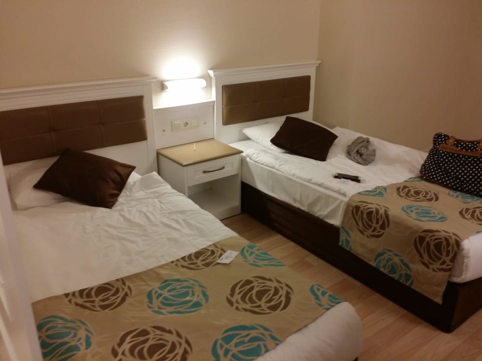 2 Einzelbetten im Familienzimmer mit Trennwand Hane Family Resort