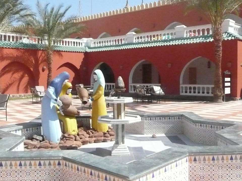 Einer der vielen Innenhöfe Pickalbatros Alf Leila Wa Leila Resort - Neverland Hurghada